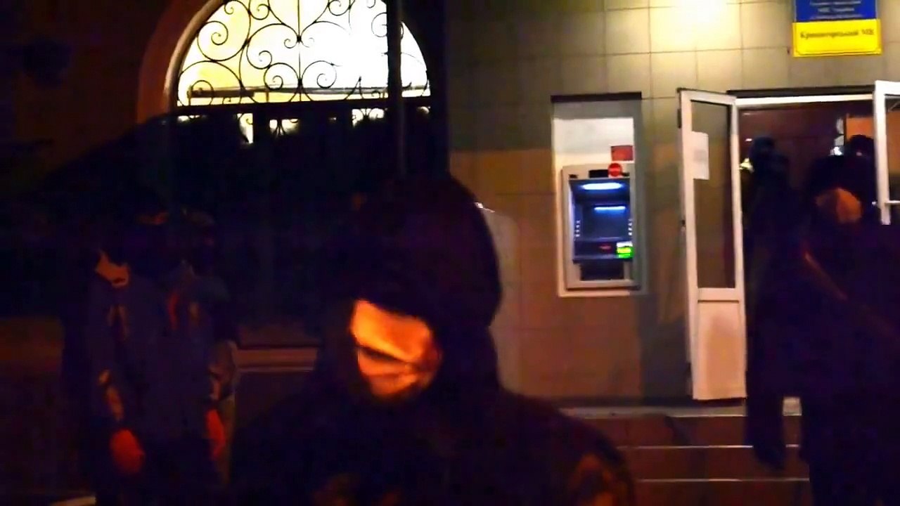 Ukraine War • Local Donbass citizens try to banish Girkins terrorists from Kramatorsk