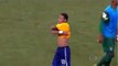 El árbitro rechaza la camiseta de Neymar como regalo durante Brasil-Perú