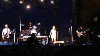 Paramore @ Hangout Fest Daydreaming (1080p) Live on May 15, 2015