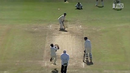 Waqar Younis cleans up Graham Thorpe