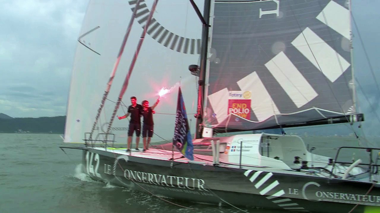 Arrivée de Le Conservateur, vainqueur en Class40 ( Yannick Bestaven - Pierre Brasseur )-Transat Jacques Vabre 2015