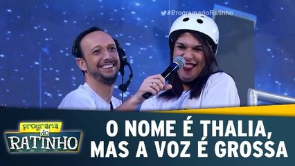 Ratinho recebe Thalia de voz grossa no Tobogã