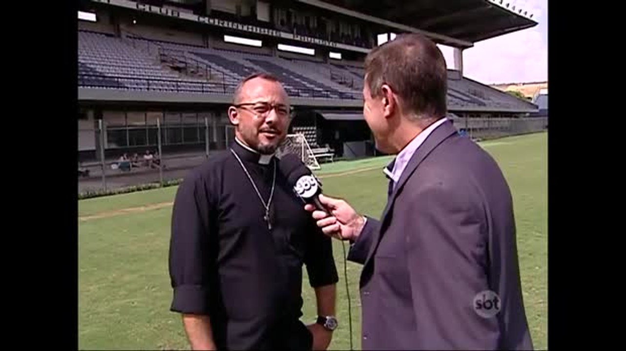 Conheça o padre que virou guru do time do Corinthians