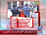 Clash between PTI-PML N workers in Gujranwala satellite polling station