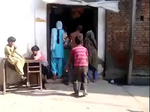 হাসতে হাসতে আমি শেষ পুলাপাইন এত ফাজিল হতে পড়ে -Little boy making fun with Young boy