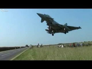 Истребитель пролетел задев волосы!