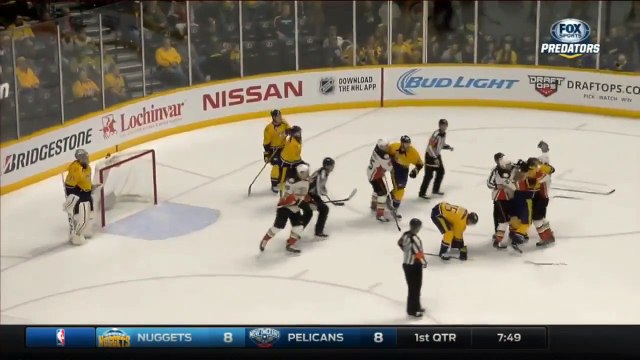 Un joueur de Hockey perd une dent pendant une bagarre violente en plein match