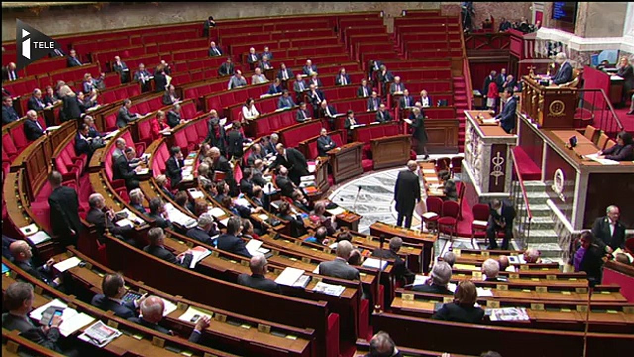 Attentats: Manuel Valls avertit du "risque d'armes chimiques et bactériologiques"