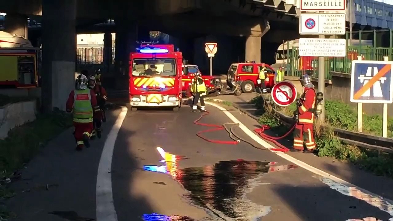 Marseille : un camion se renverse à la sortie de l'A55