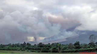 Извержение на Синабунге сопровождалось мини торнадо