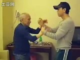 Donnie Yen entrenando Wing Chun con el gran Maestro Ip Chun