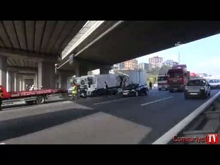 TEM'de zincirleme kaza: 5 araç birbirine girdi