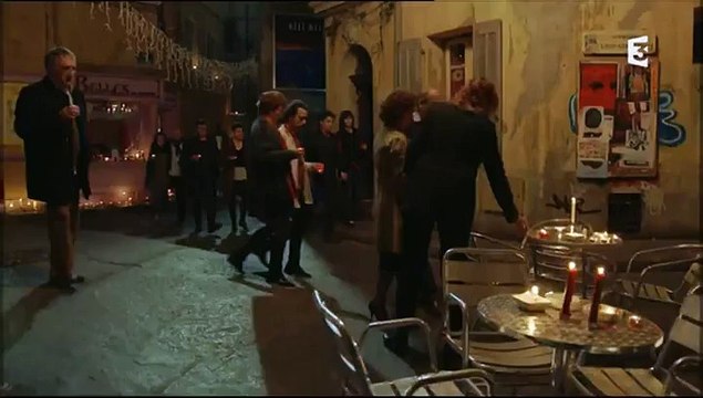 Attentats de Paris: Plus belle la vie rend hommage aux victimes