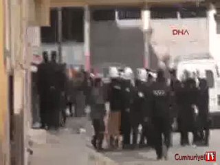 İki aile arasında taşlı sopalı kavga: 17 gözaltı