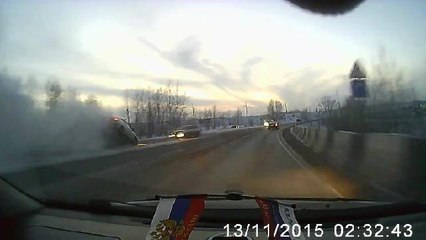 Car Crashes Compilation # 270 / Compilation d'accident de voiture n°270 / Novembre 2015