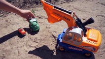 Chuck & Rowdy: Pool bauen mit dem Bagger | Spielzeug Abenteuer für Kinder