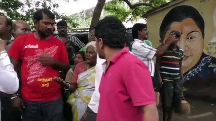 சென்னையின் வெள்ளப்பெருக்கு பகுதிகளில் சீமான்