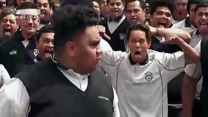 Le Wesley college, l'ancienne école de Jonah LOMU à auckland lui rend hommage avec un dernier haka.