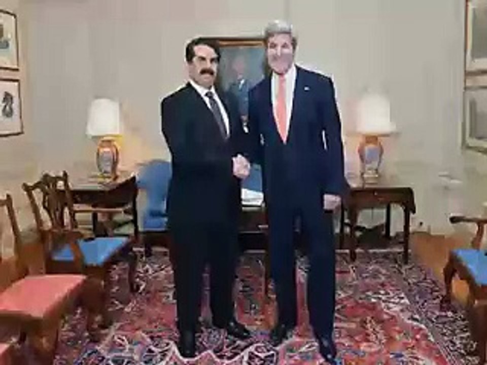 Gen Raheel takes up regional security with Kerry, highlights Kashmir issue
