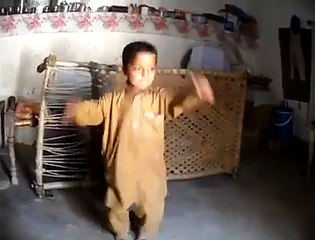 PTI - Banega Naya Pakistan - Attaullah Esakhelvi  Pathan Child Dance Very Well 2015 HD