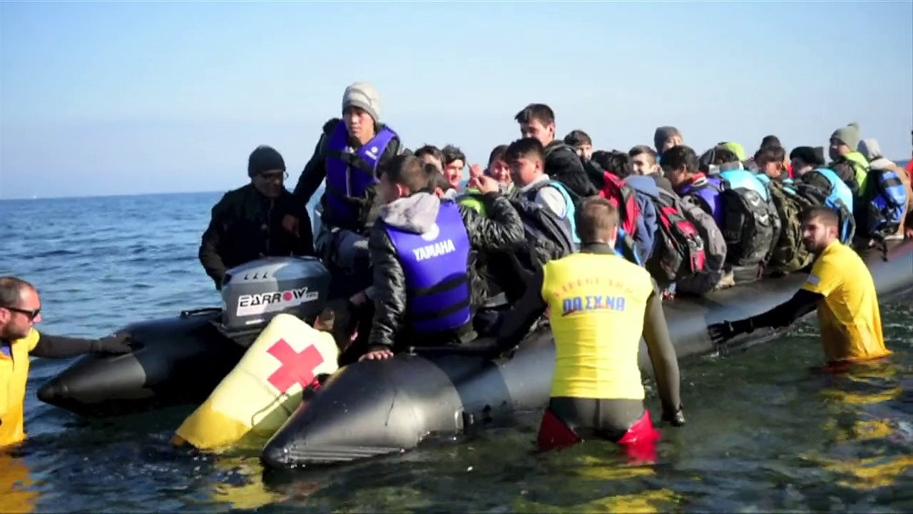 Des migrants arrivent en Grèce après un voyage éprouvant