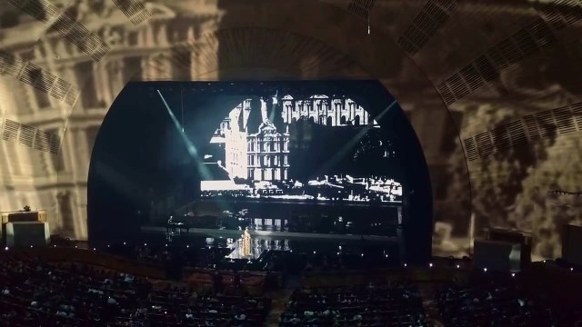 L'hommage d'Adele aux victimes des attentats de Paris ( Adele's Hometown Glory, Radio City - Paris Tribute ) !