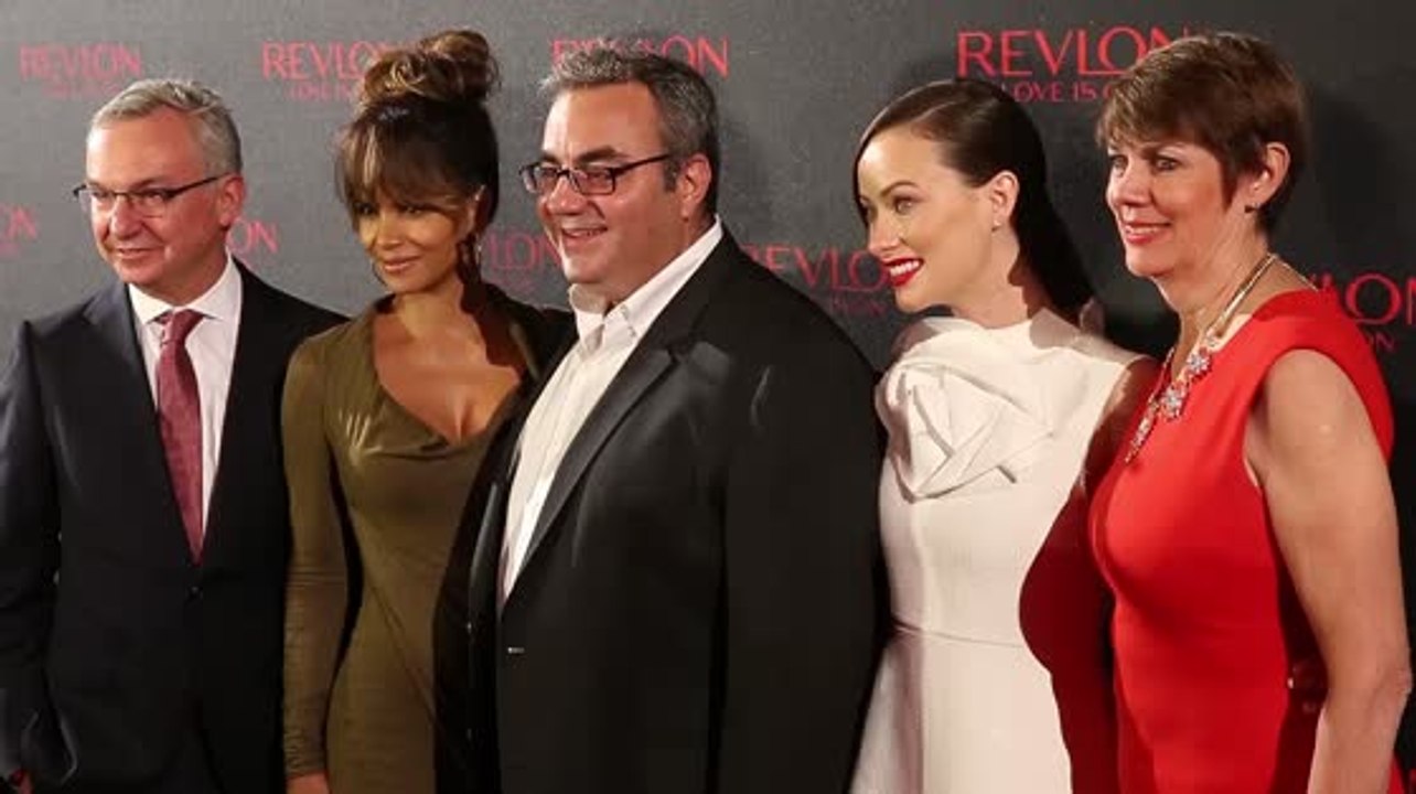 Halle Berry ganz sexy beim Revlon Event