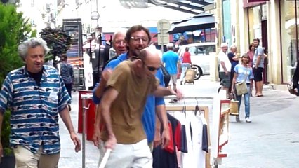 Didier Super fait des cascades à l'aveugle