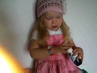 2,8 годика! Девочка съездила к прабабушке и выучила припев п