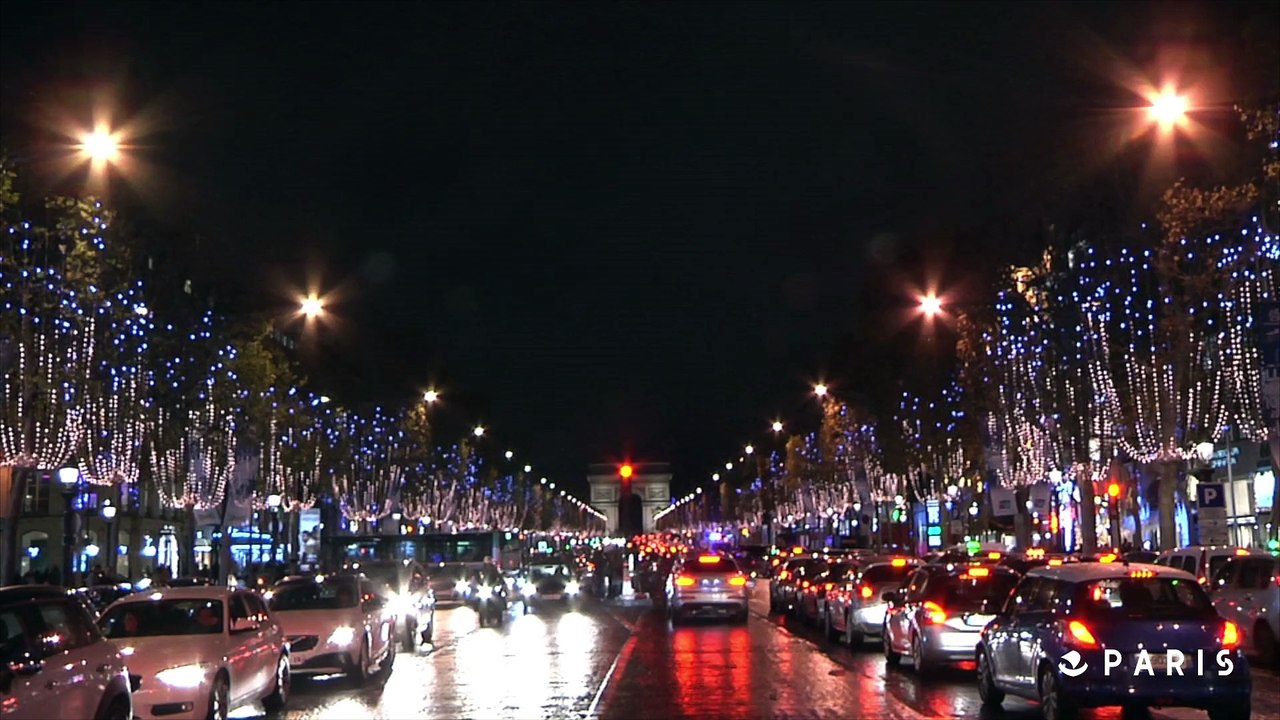Les Champs-Elysées s'illuminent !