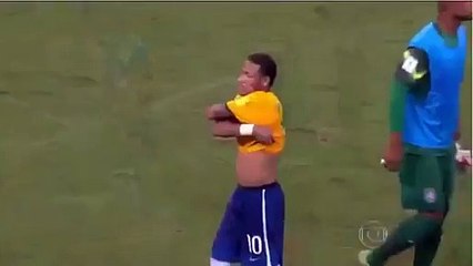 El árbitro rechaza la camiseta de Neymar como regalo durante Brasil-Perú