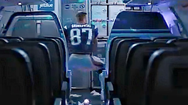 Rob Gronkowski Twerks In JetBlue Commercial