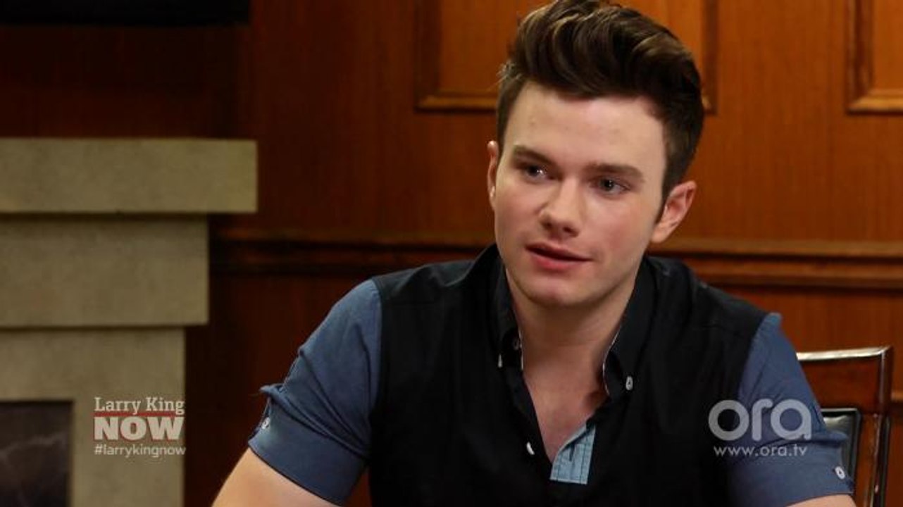 "Sign My Baby" : Chris Colfer on Crazy Fan Encounters