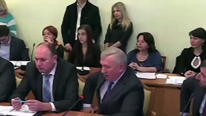 "Уроки демократии": Парасюк ударил ногой по голове сотрудника СБУ в прямом эфире .