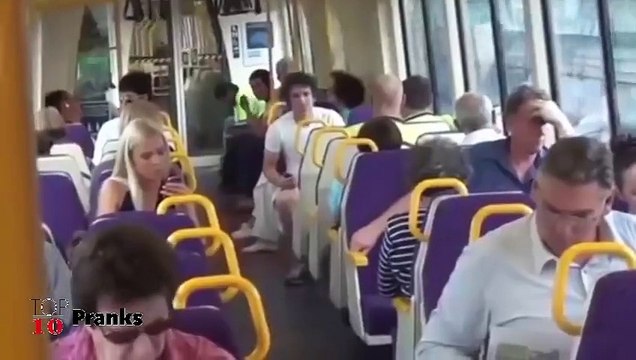 Öpüşme Şakası Çıldırttı 2015 yılının En Komik Şakası