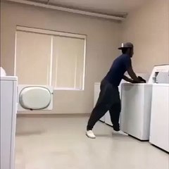 Lavando a roupa de uma forma descolada