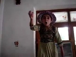 A Very beautiful little muslim girldelivered a beautiful  Urdu Taqreer