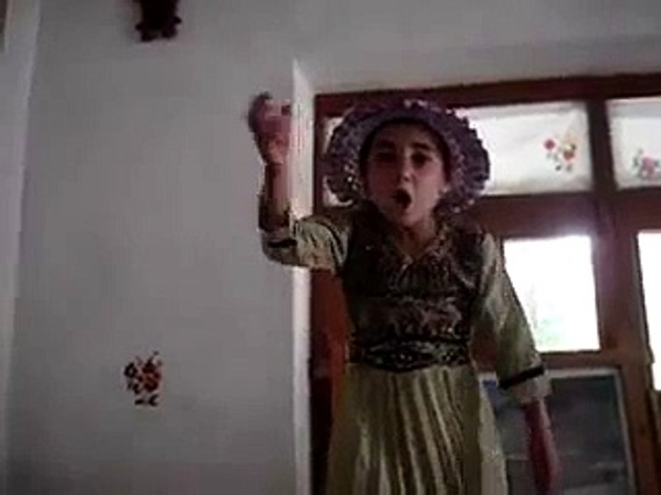A Very beautiful little muslim girldelivered a beautiful  Urdu Taqreer