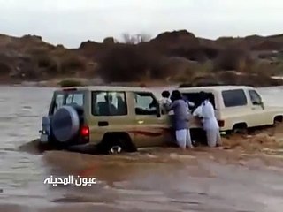 شباب انقذو عائله من الغرق ثم غرِقو هم مقطع موثر2015