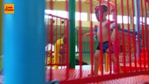 Маленький Мальчик Человек-Паук в Аквапарке Брюссель - Little Boy Spider-Man at the Aqua Park Brussels