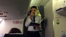В самолете Актау – Ереван оригинально поздравили пассажира-до слез