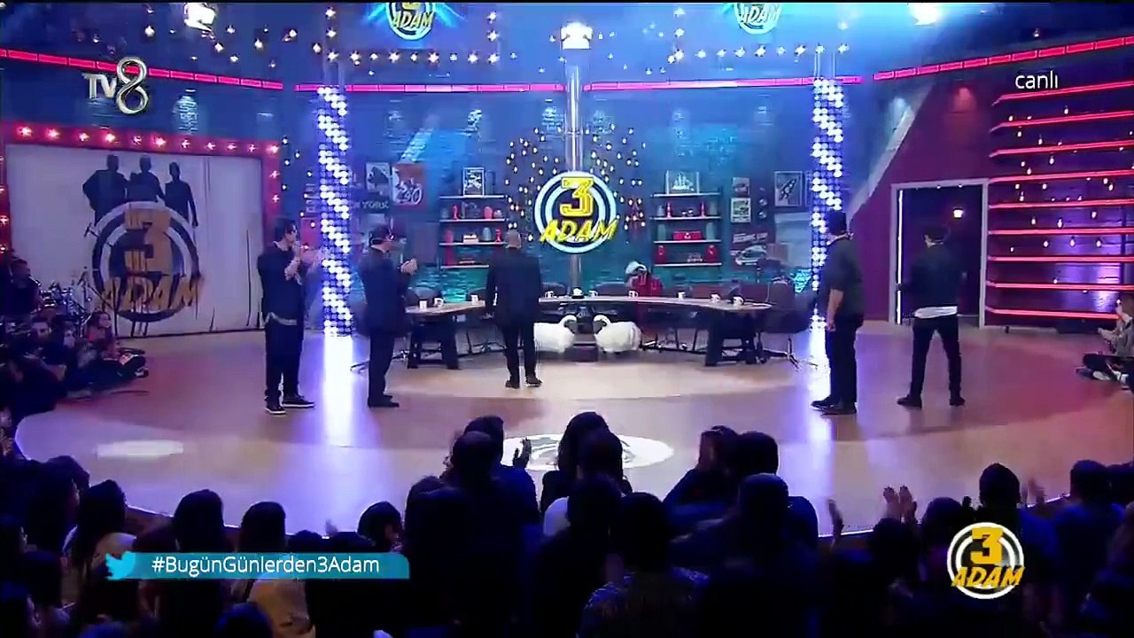 Eğer Bir gün Filmimi Böyle Tanıtırsam Beni Vurun 3 Adam