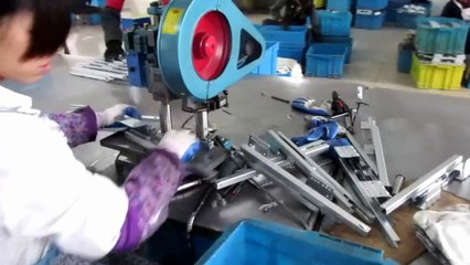 China Sourcing and Import Purchasing Agent: Soft Close and Push Open Metal Box + Accessories / Production 3