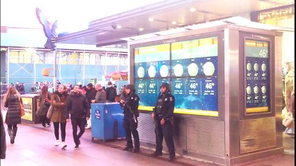 Footage of heavily armed police in Times Square