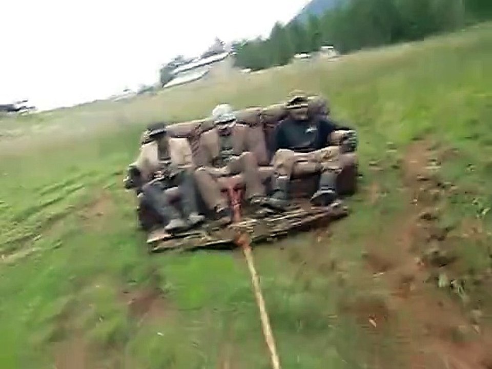 Поездка на диване
