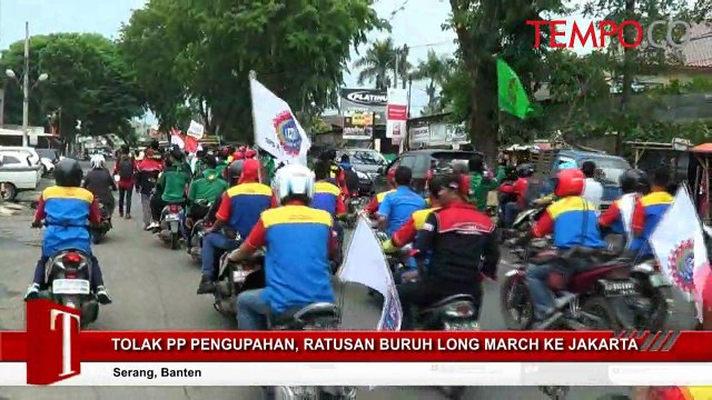 Tolak PP Pengupahan Ratusan Buruh Long March ke Jakarta