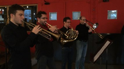 Descargar video: Attentats de Paris: Des musiciens nantais reprennent 