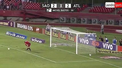 La magnifique volée de Michel Bastos avec Sao Paulo