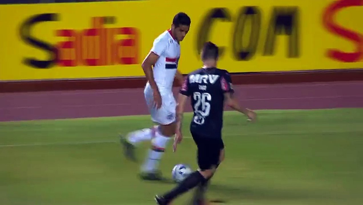 Michel Bastos scored a brilliant volley for Sao Paulo v Atletico Mineiro HD
