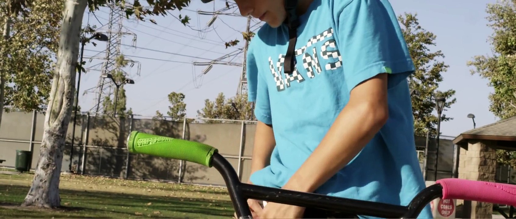 Ce gamin de 10 ans passe des tricks énorme en BMX... Le futur Macaskill?!